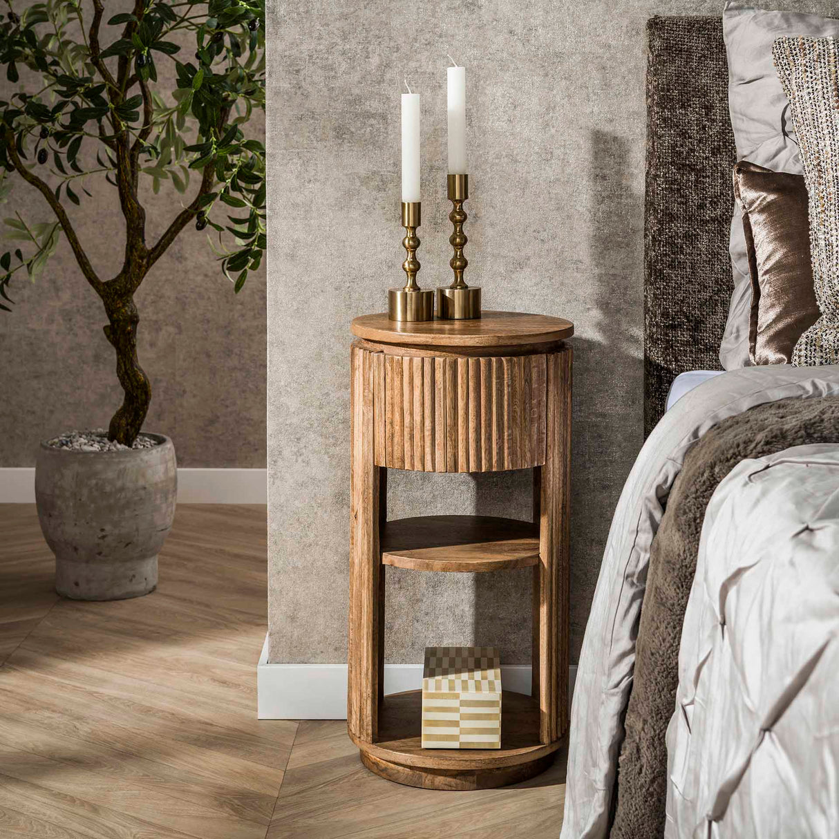 Nattbord Lio Rund Mango Træ Sand 1 Lomme