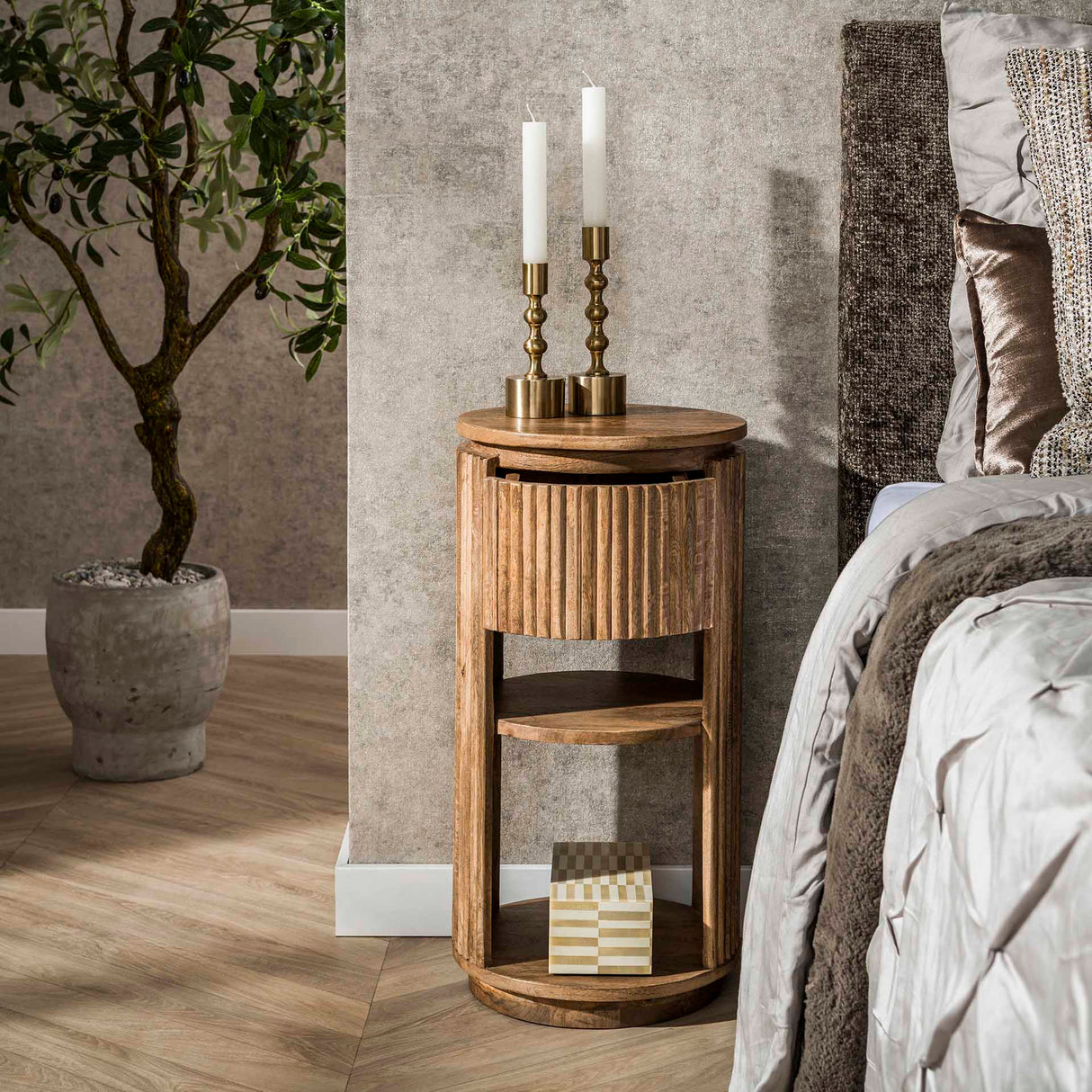 Nattbord Lio Rund Mango Træ Sand 1 Lomme