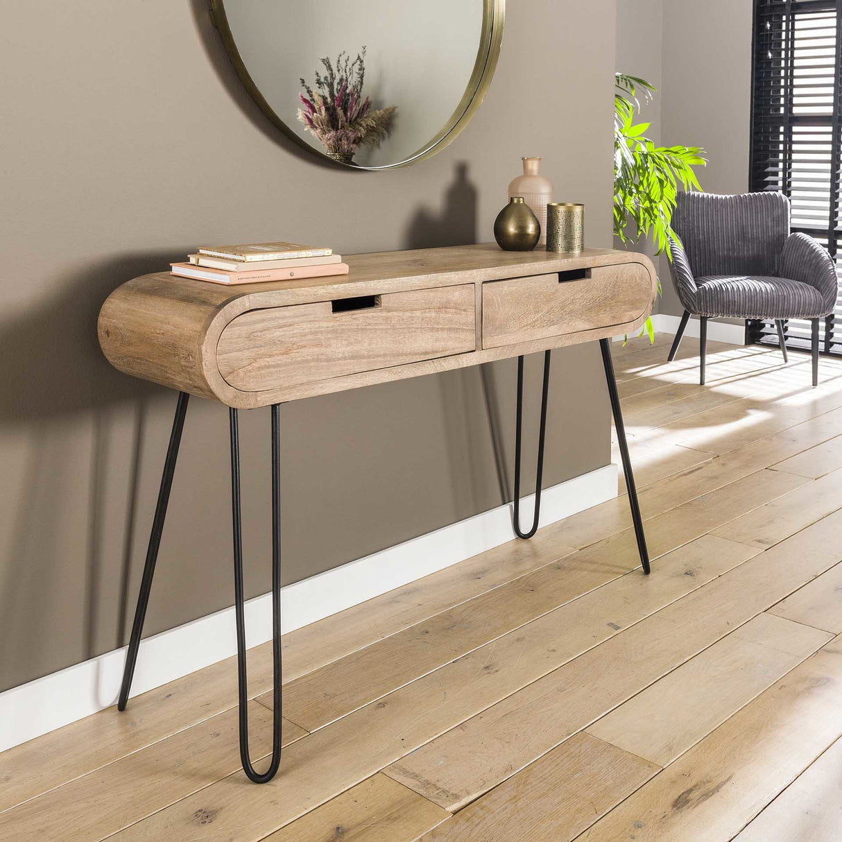 Toiletbord Jasmine DH Interiør Mango LxBxH 124x35x28 Mangotræ Atmosfærisk foto diagonalt set forfra