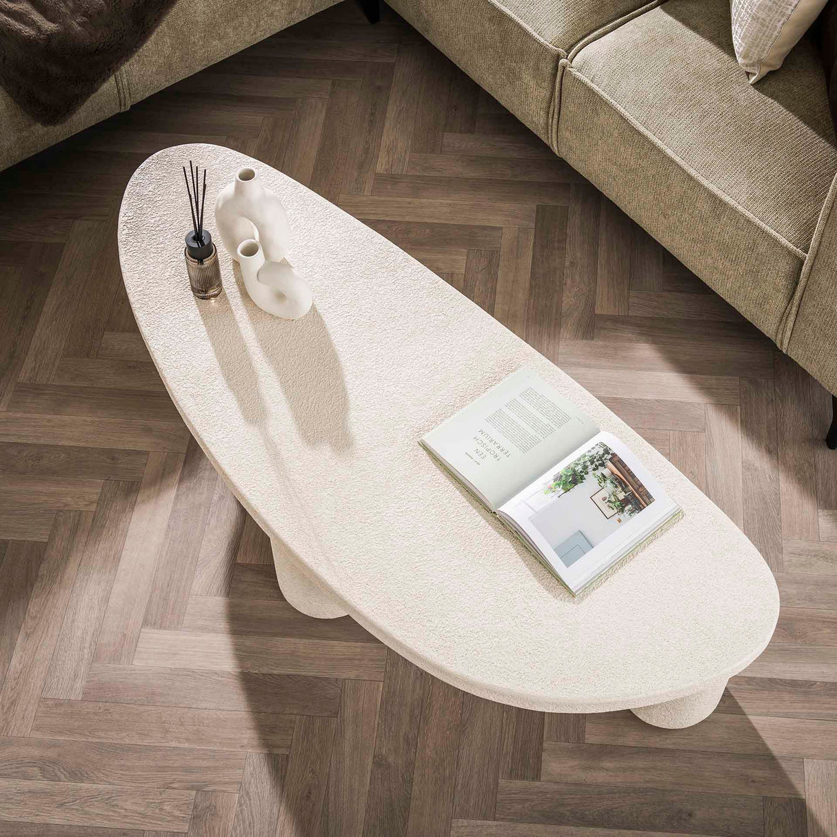 Sinan XL trekantet sofabord af marmor komposit