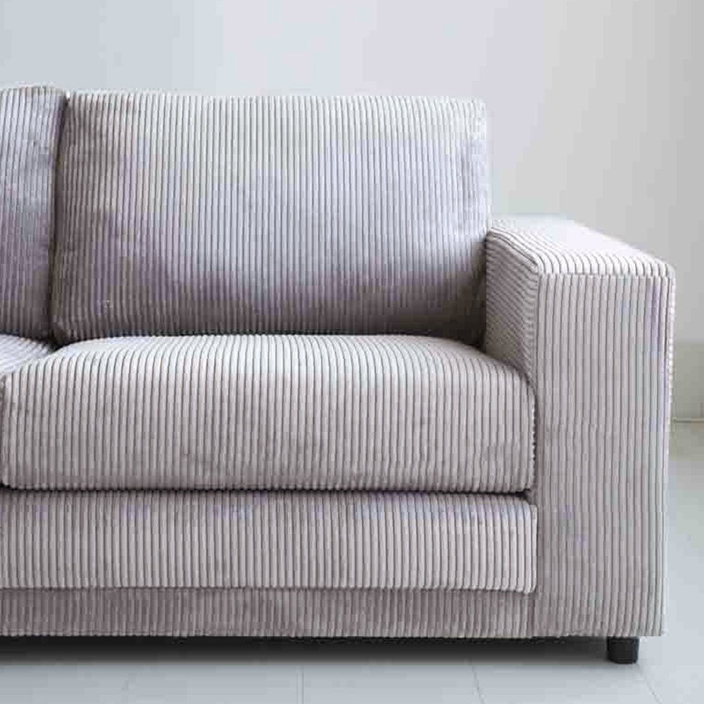 Hjørnesofa lysegrå ribstof puffebord Gabi - venstre