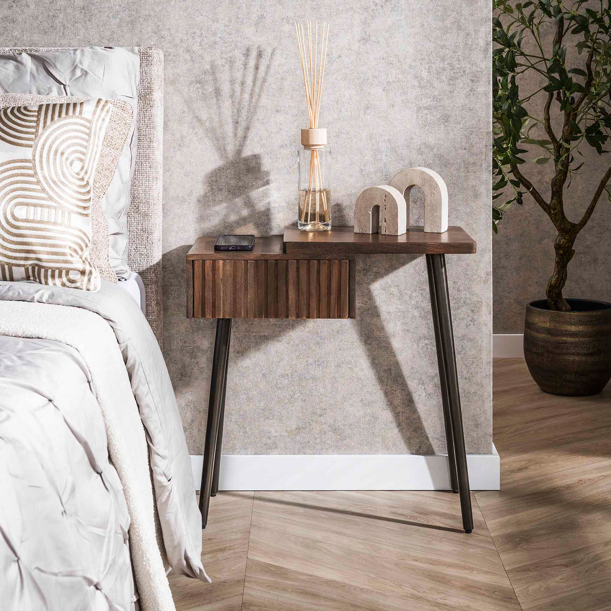 Nattbord Oslo Rechts - Massiv Akacie Drift Brown (1 skuffe)