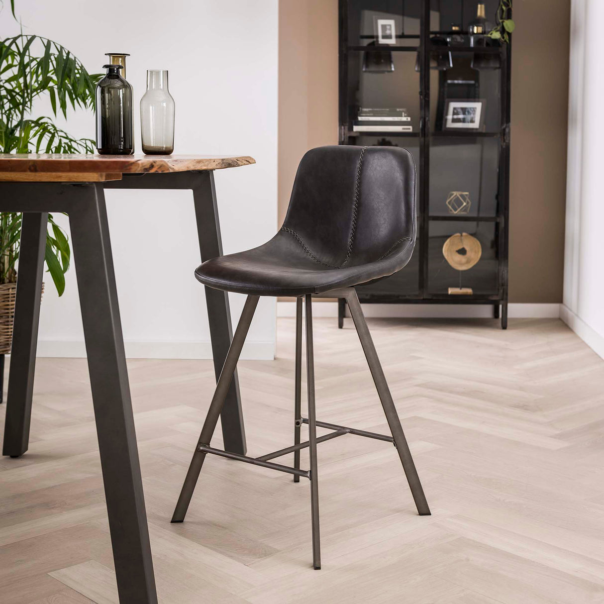 Sæt med 4 barkrakker Siena Saddle PU sort