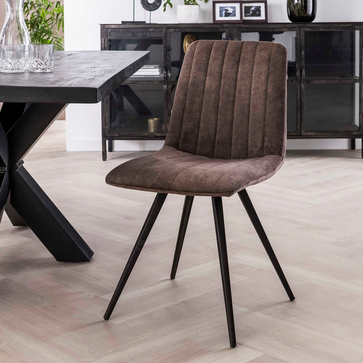 Sæt med 4 spisestuestole Sadie Velvet Taupe - Uden armlæn