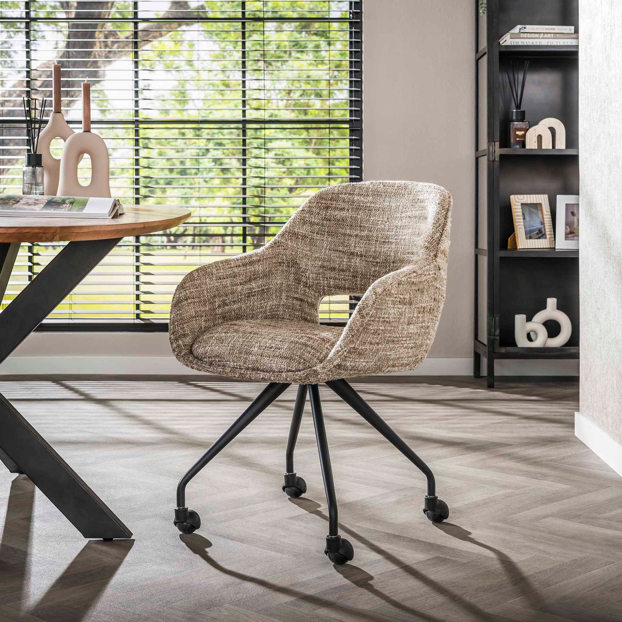 Sæt med 2 spisestuestole med hjul Springo drejbar Eagle stof sand