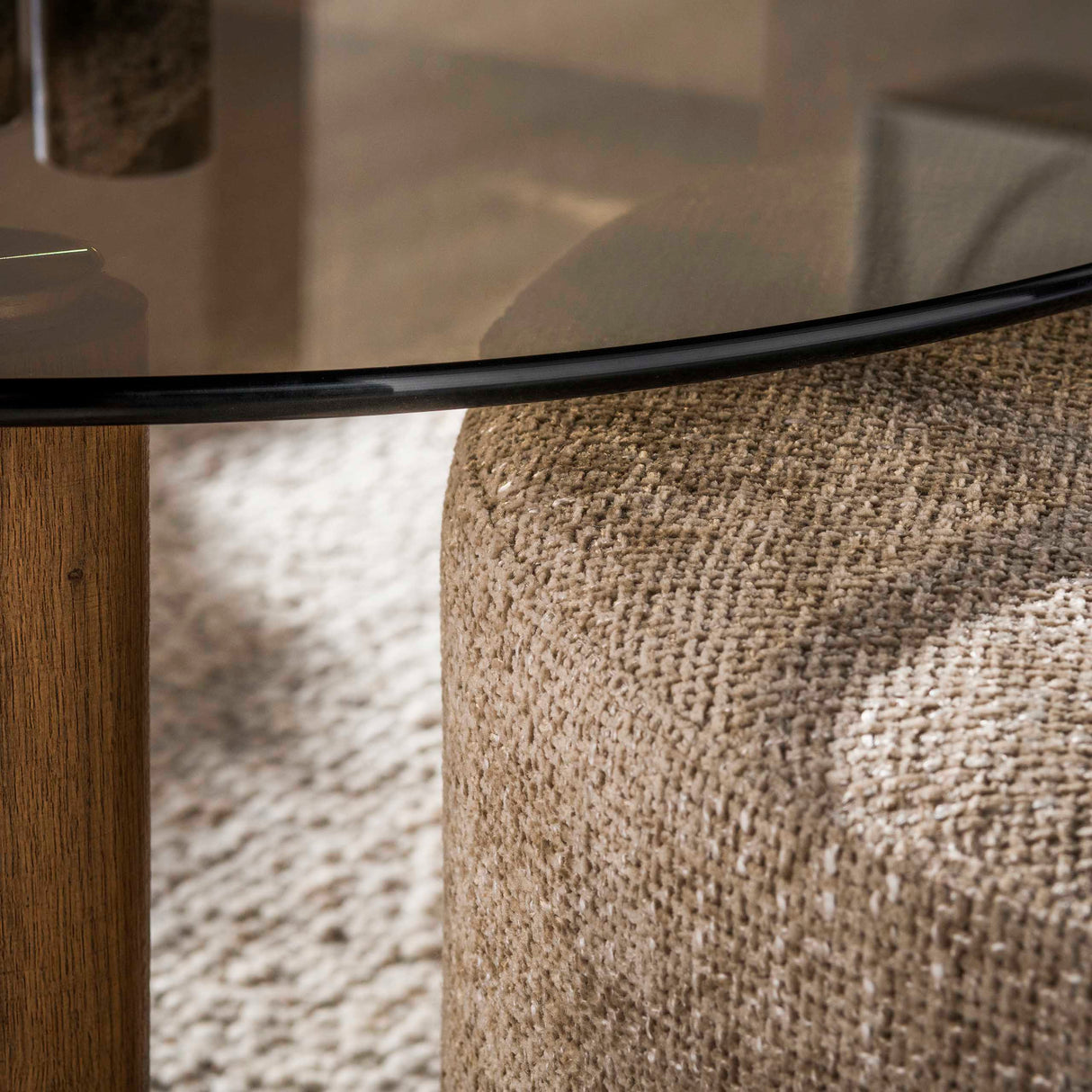 Set van 2 ronde salontafels Thor bruin rookglas en zandkleurig stof