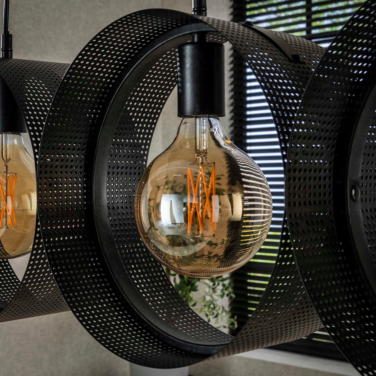 Loftlampe Fons 4-lys ringe metal sort