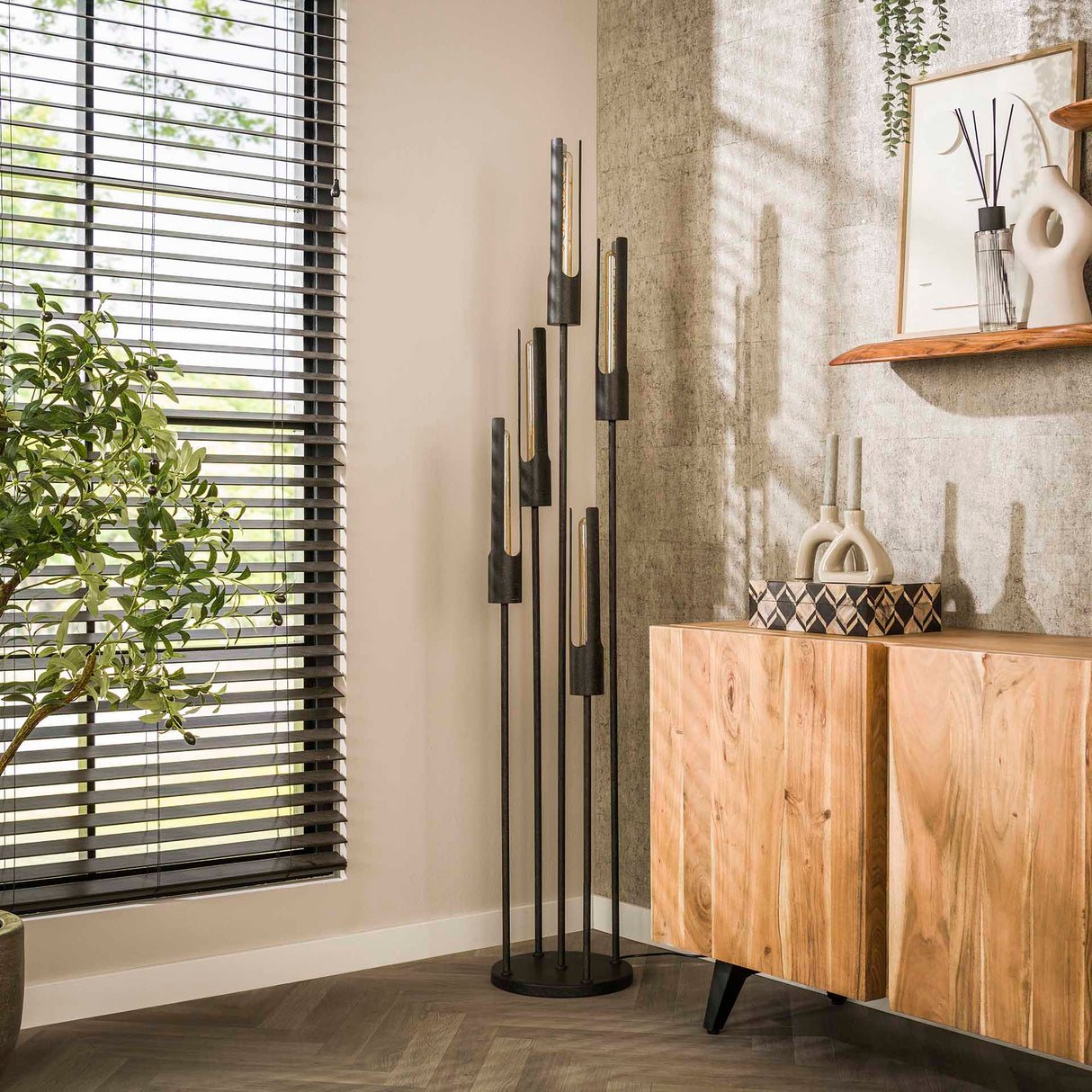 Gulvlampe Judy 5-lys trinvis sort