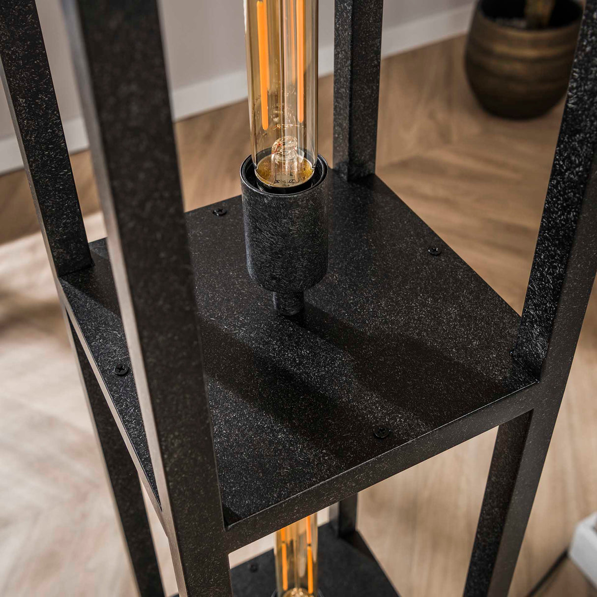 Industriel gulvlampe Ardon 4-lys - Sort metal