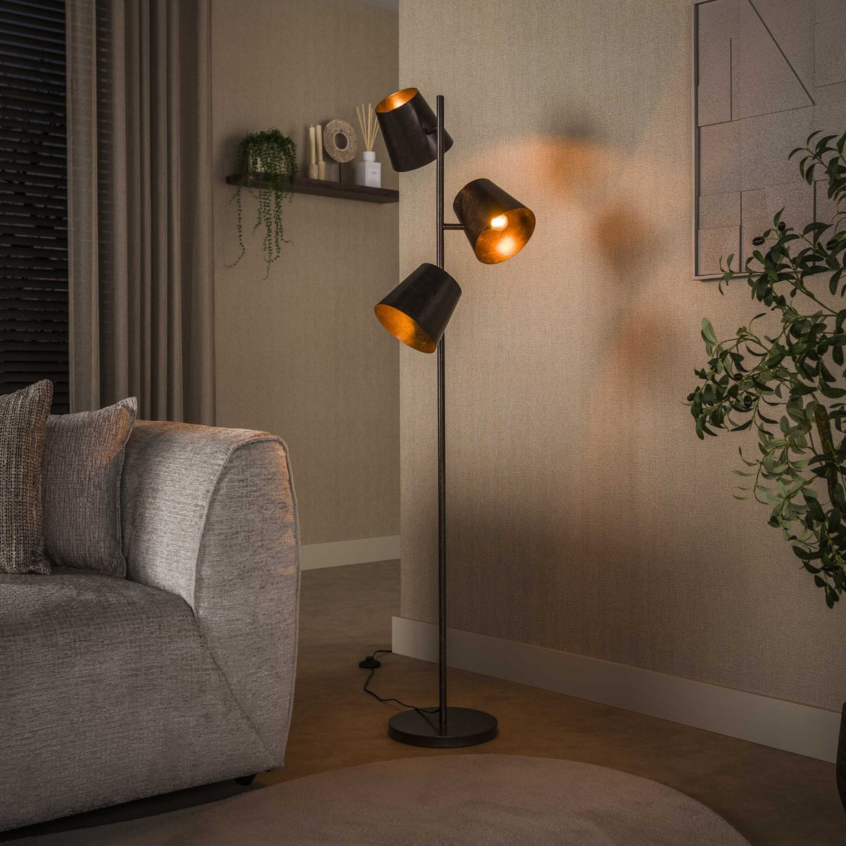 Gulvlampe 3-lysebrun metal Carta