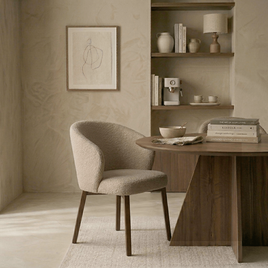 Eetkamerstoelen - Eetkamerstoel bouclé zandkleur Taro - walnootlook frame - Japandi - Dimehouse
