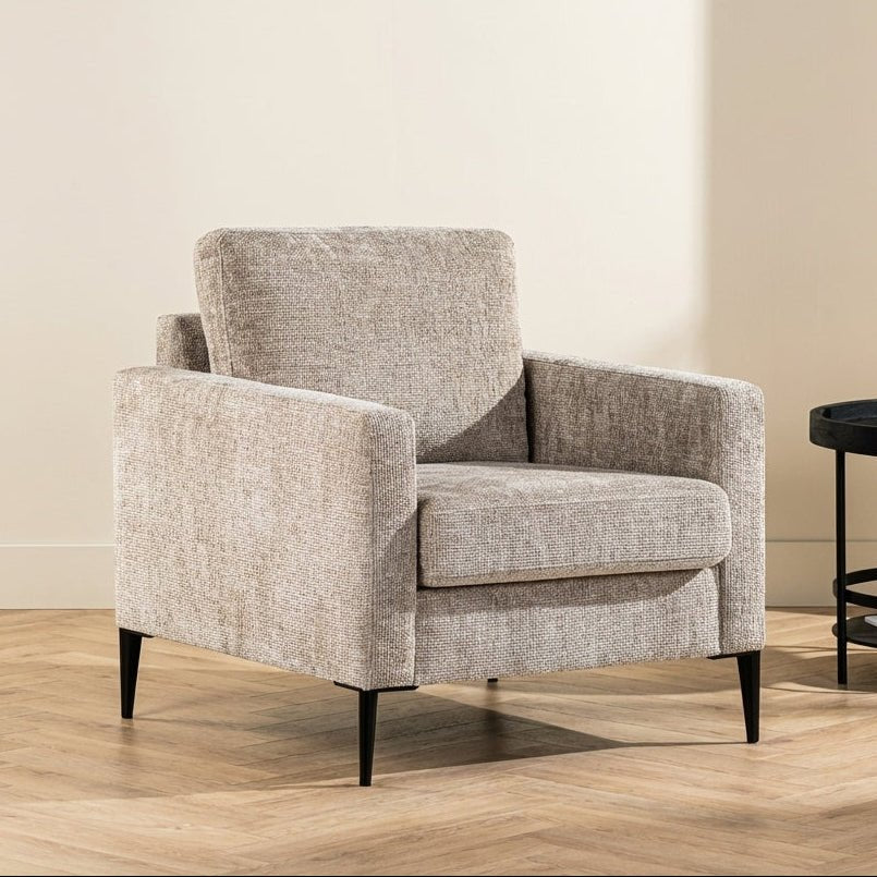 Fauteuil Flora beige stof sfeerfoto in modern interieur