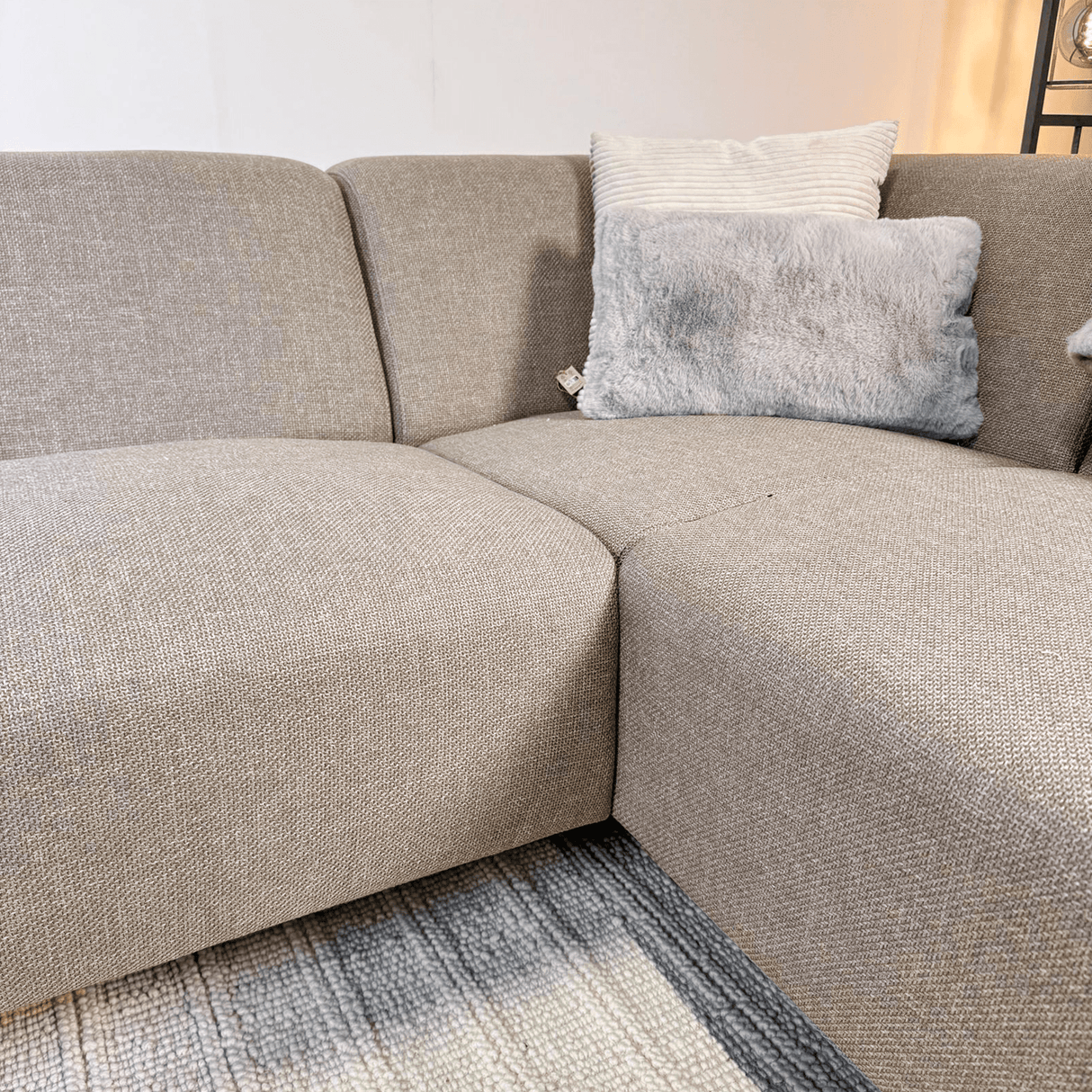 Hjørnesofa med kompakt lounge beige genbrugt stof Moby - højre