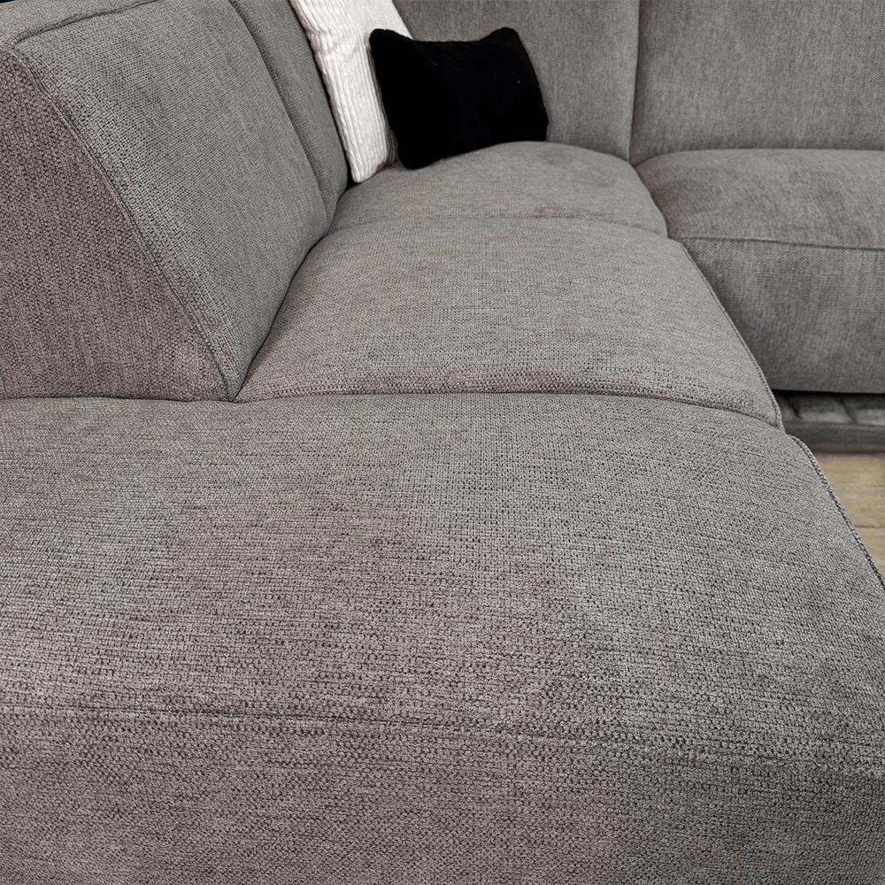 Hjørnesofa taupe chenille mønstret Ravi – venstre