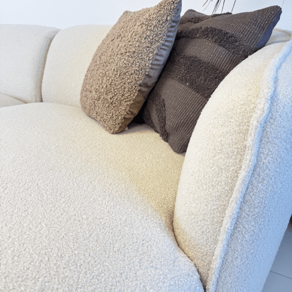 Hjørnesofa med organisk form creme bouclé Sophie - højre