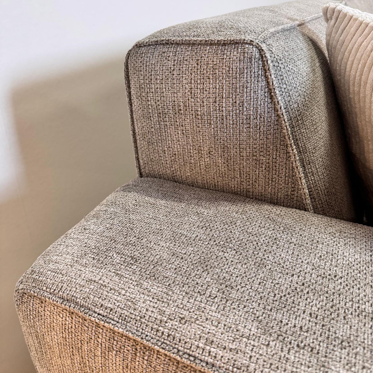 Hjørnesofa grå chenille mønstret Ravi – Venstre