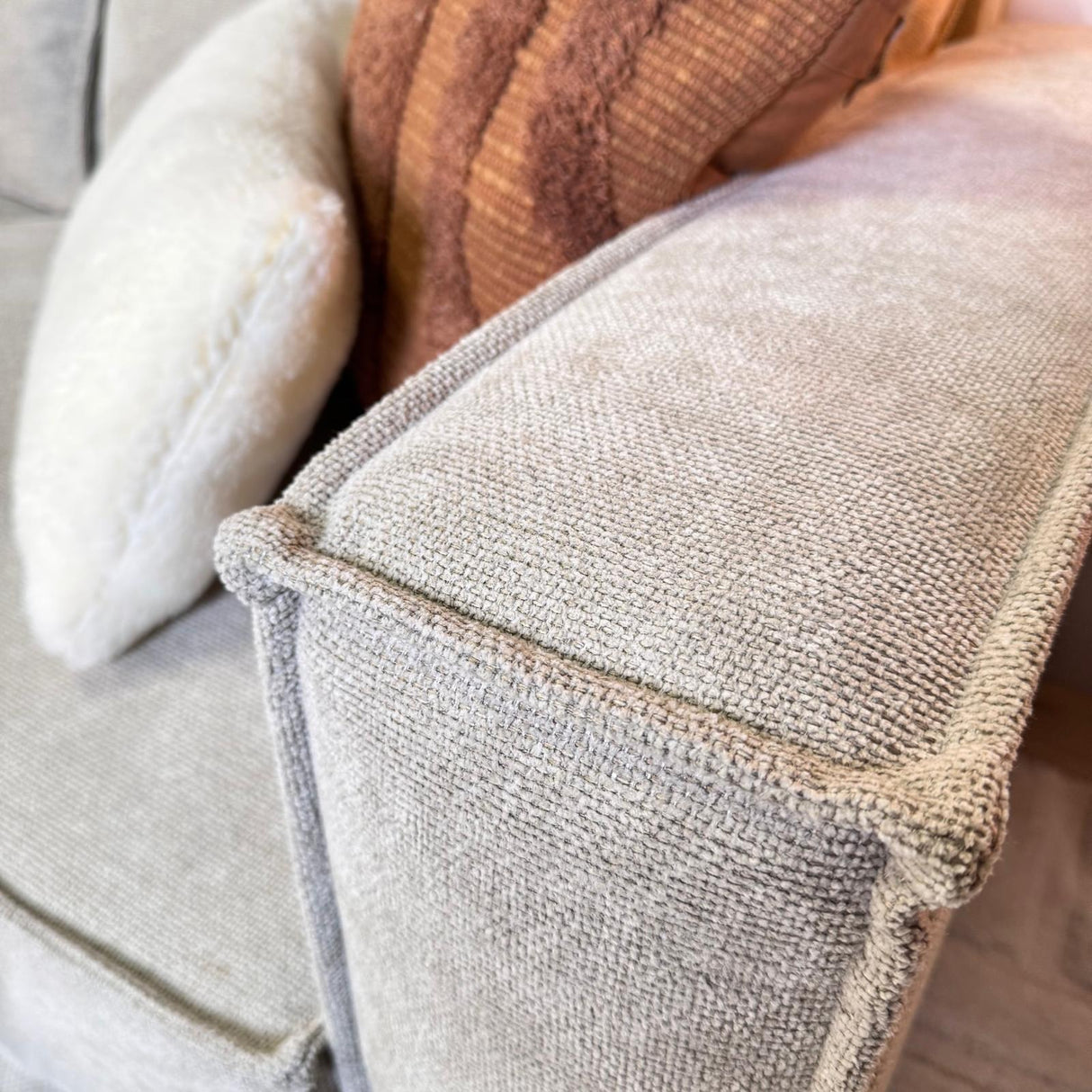 2-personers løs store rygpuder grå chenille Yara