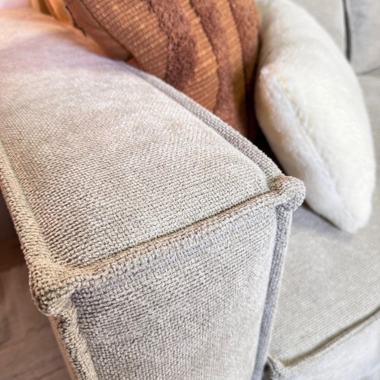 2-personers løs store rygpuder grå chenille Yara