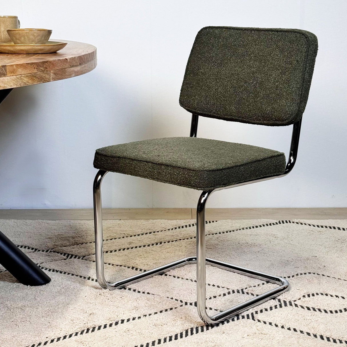 Moderne Spisestol Grøn Bouclé Stof Sway - Krom Ramme - Uden Armlæn