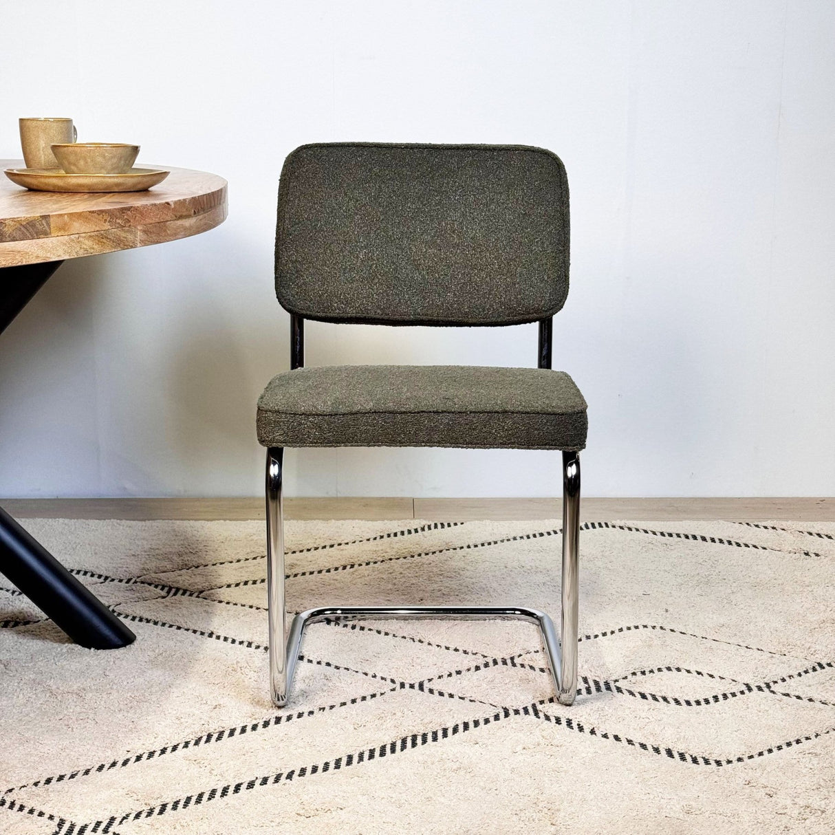 Moderne Spisestol Grøn Bouclé Stof Sway - Krom Ramme - Uden Armlæn