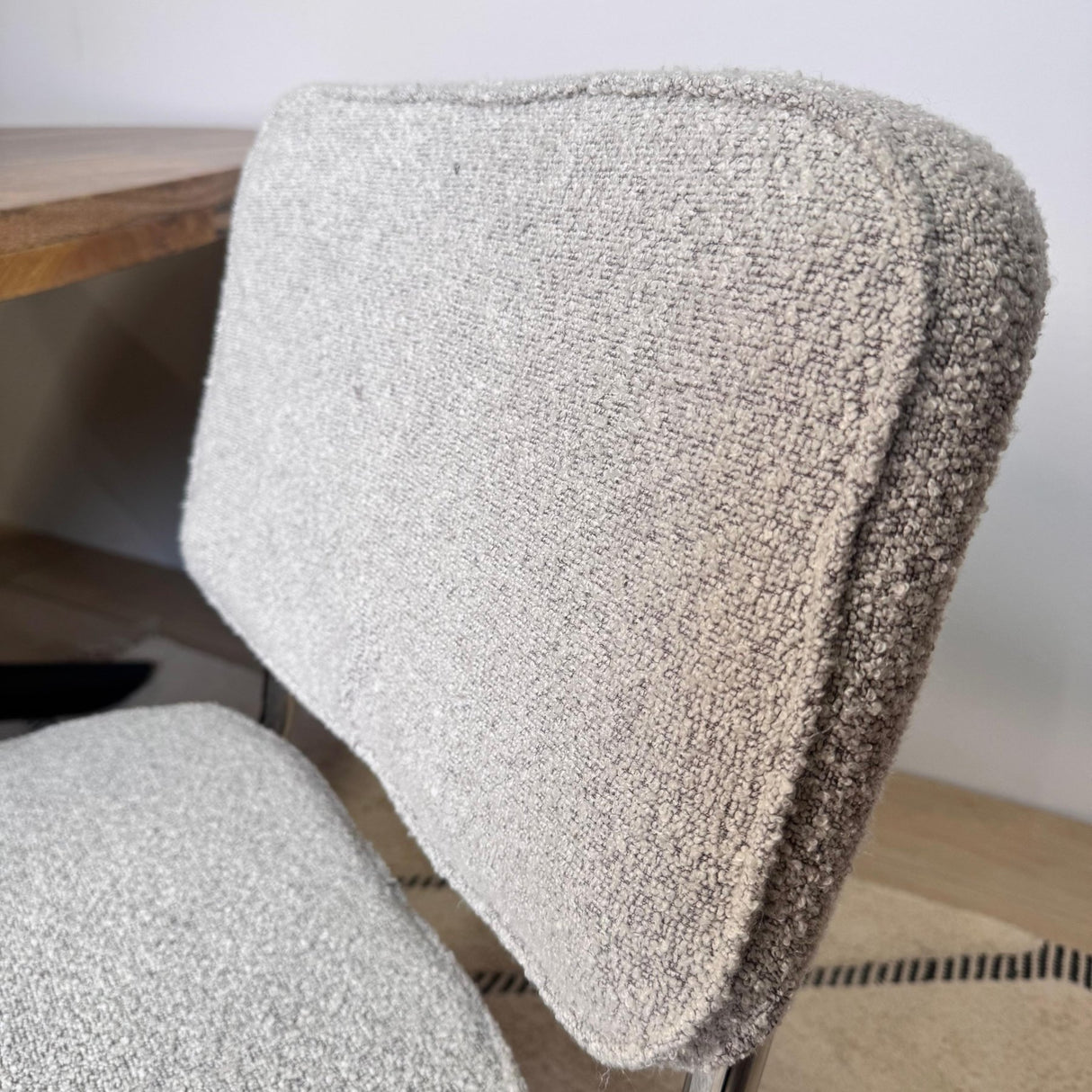 Moderne Spisestol Grøn Bouclé Stof Sway - Krom Ramme - Uden Armlæn