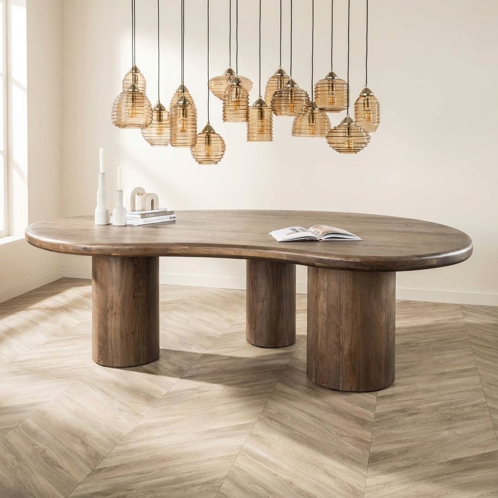 Økologisk formet spisebord Alo Acacia Wood Brown 240x160 cm stemningsbillede i moderne interiør