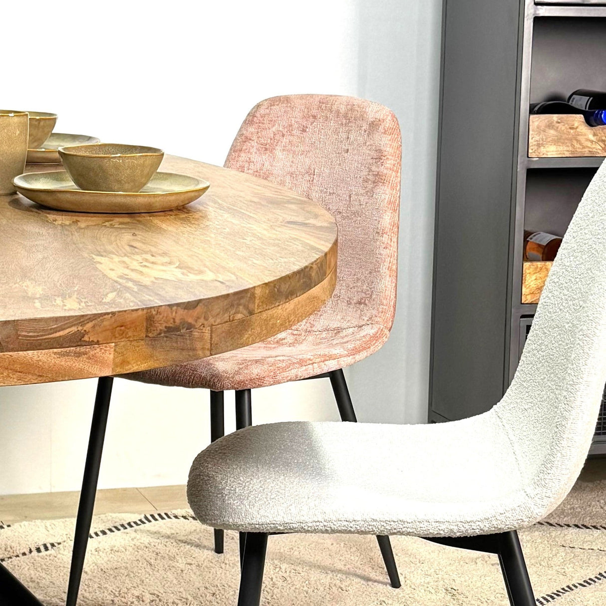 Sæt af 4 skandinaviske spisestuestole i gammel rosa chenille stof Swift - Uden armlæn