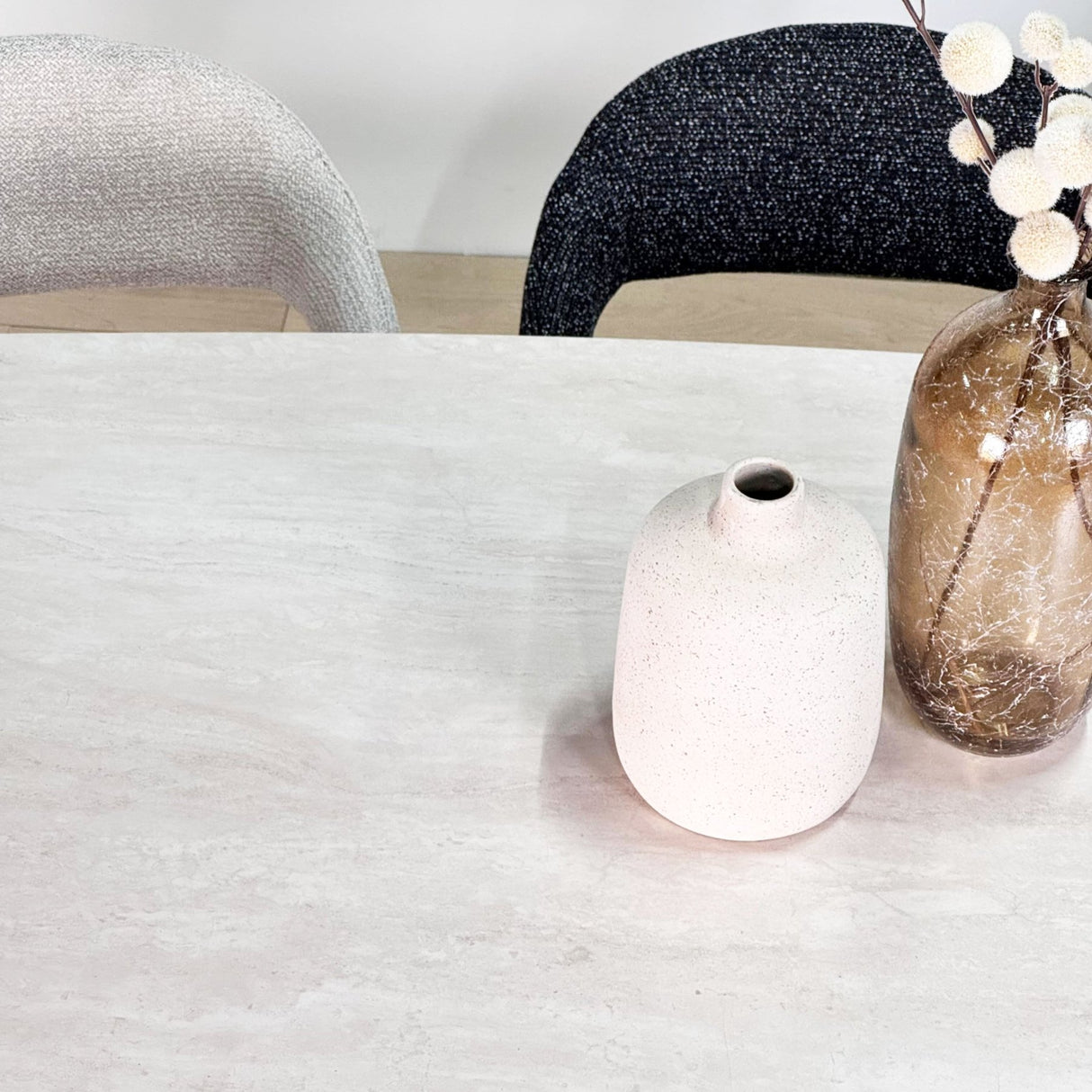 Spisestuestol Bouclé Beige Lisa - Sort Ramme