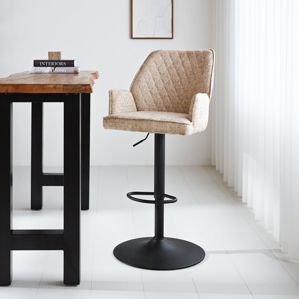 Barstol Novan chenille Dimehouse Hvid LxBxH 75x58x54 Stof Atmosfærisk foto diagonalt set forfra