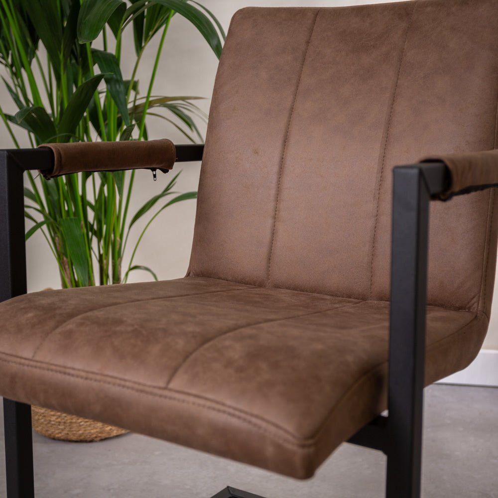 Spisestuestol Jackson Dimehouse Taupe LxBxH 71x58x54 Stof Atmosfærisk fotodetalje