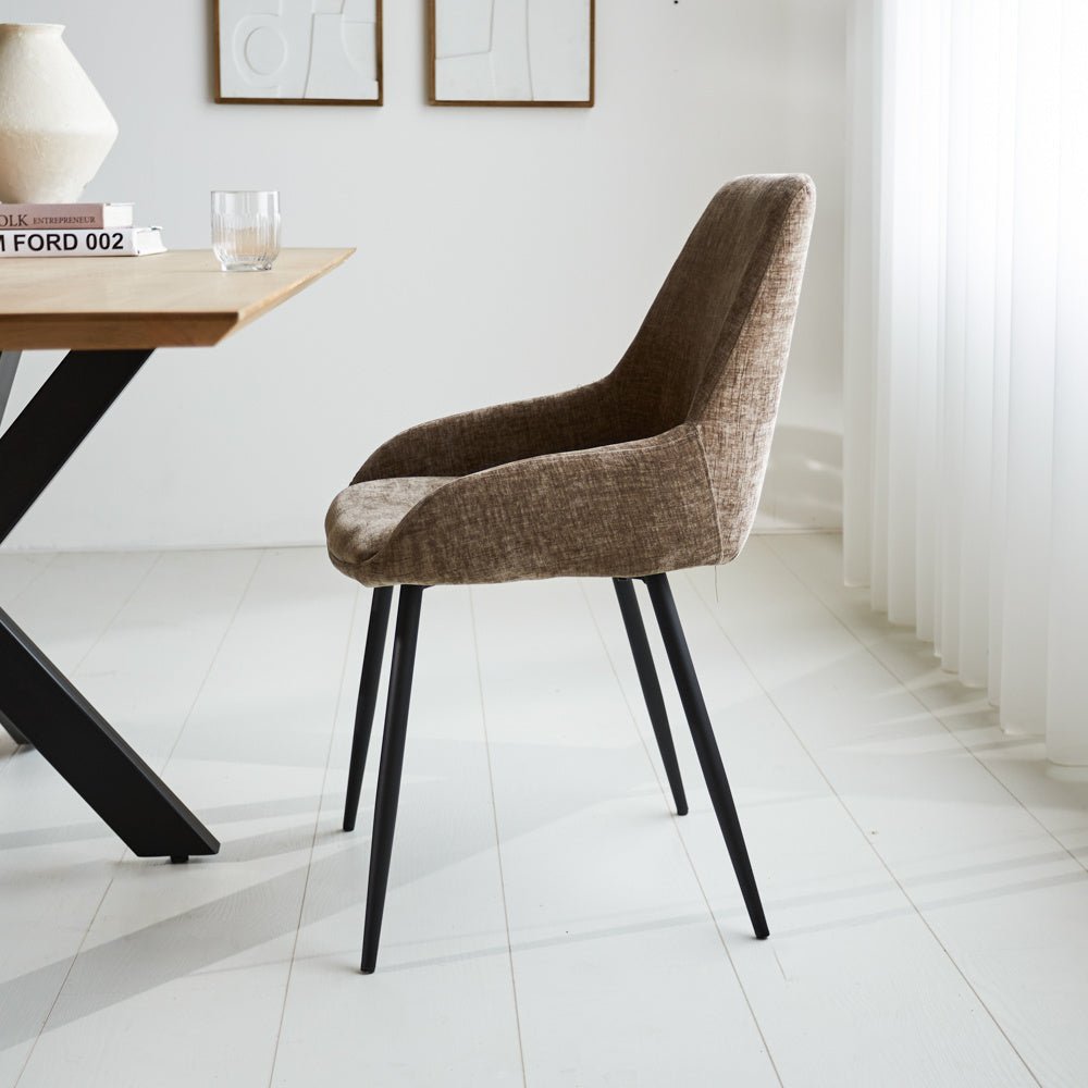 Spisestuestol Elle Dimehouse Taupe LxBxH 64x61x56 Stof Atmosfærisk foto fra siden