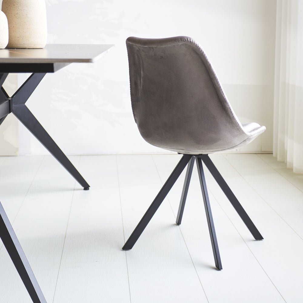 Spisestuestol Jace Dimehouse Antracit LxBxH 71x59x52 Stof Atmosfærisk foto diagonalt set bagfra