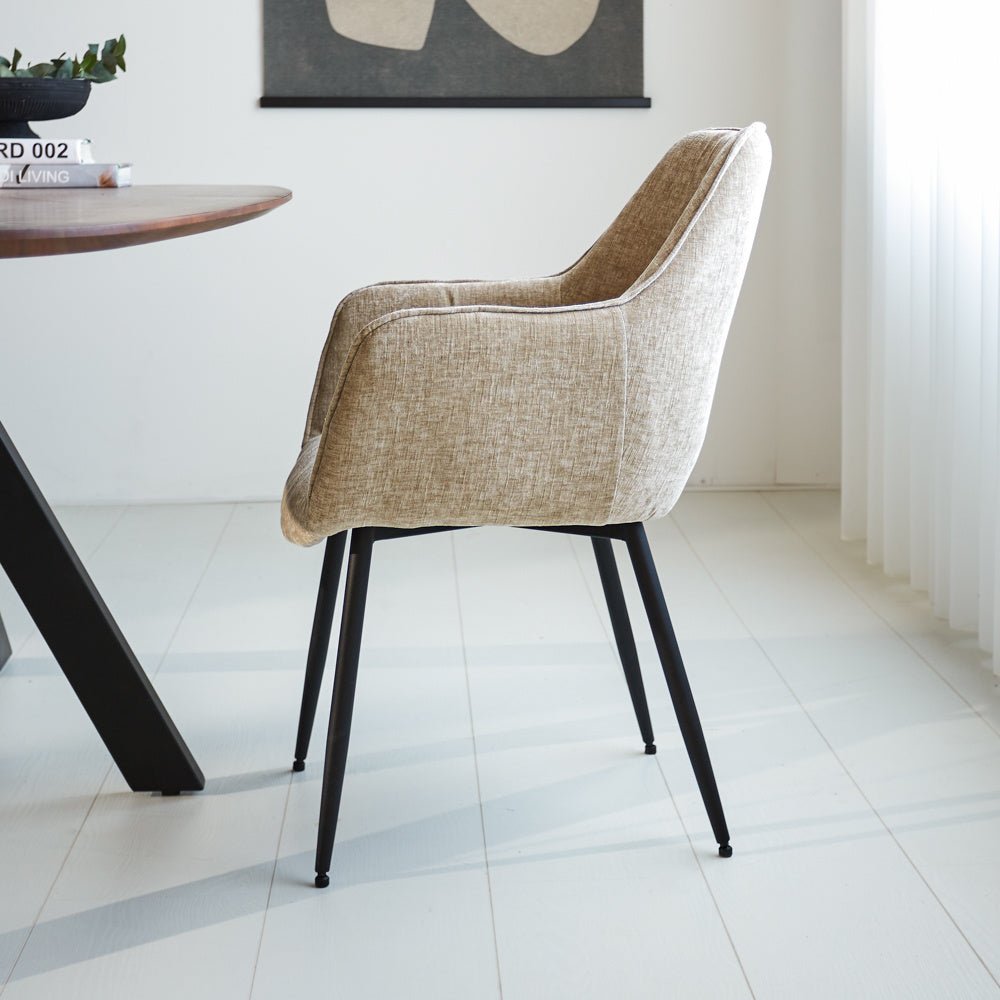 Spisestuestol Sev Dimehouse Beige LxBxH 68x62x61 Stof Atmosfærisk foto fra siden
