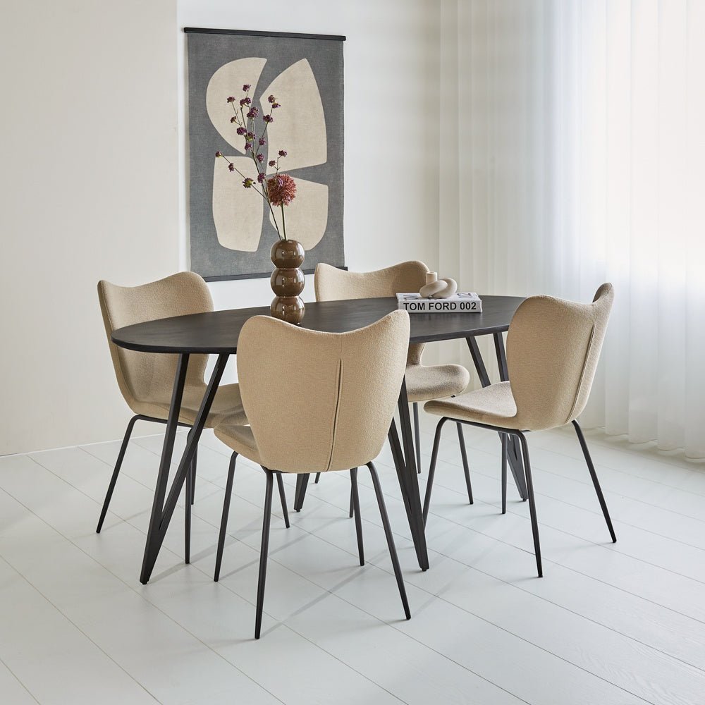 Spisestuestol Sia Dimehouse Taupe LxBxH 72x55x51 Stof Atmosfærisk foto diagonalt set forfra