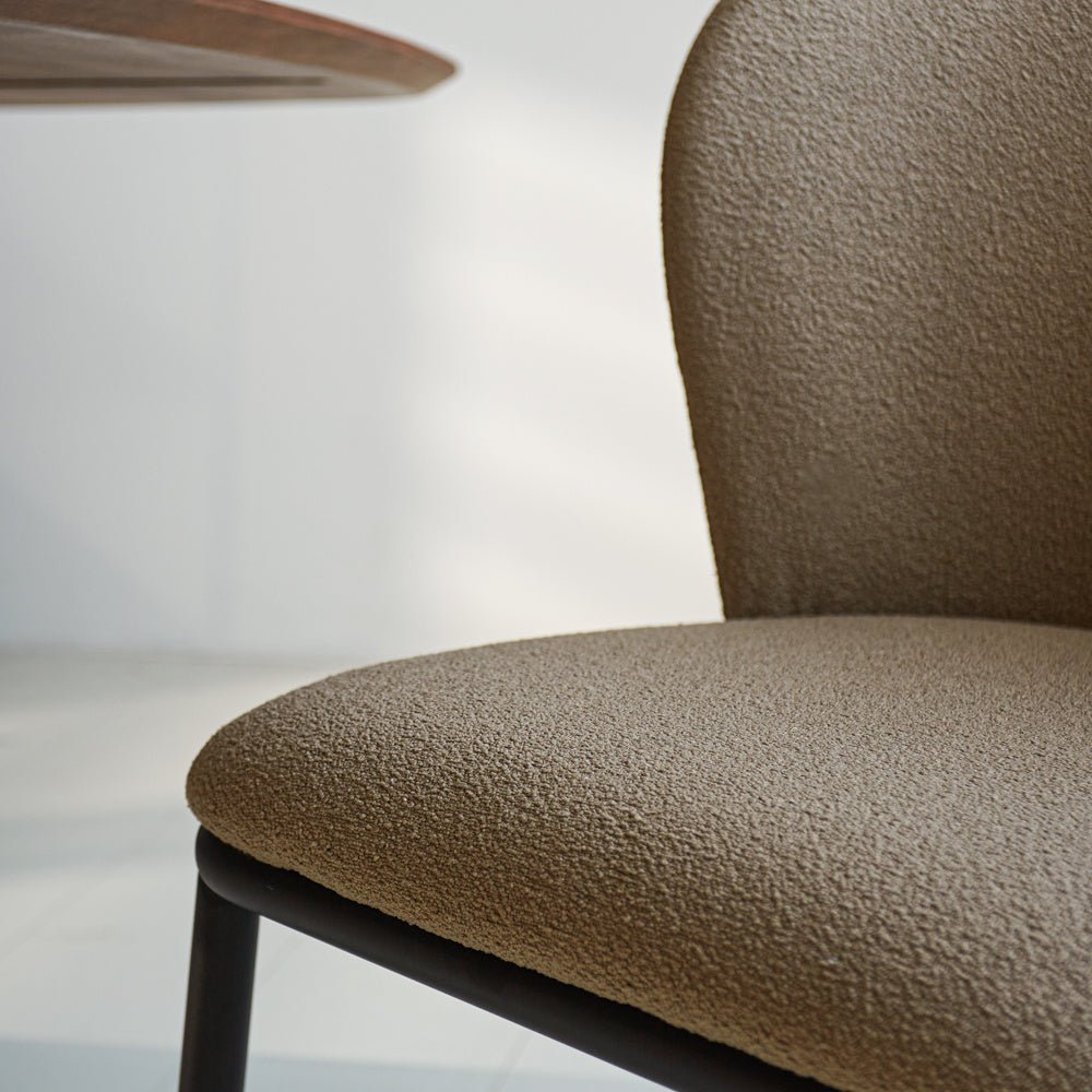 Spisestuestol Tess Dimehouse Taupe LxBxH 65x62x56 Stof Atmosfærisk fotodetalje