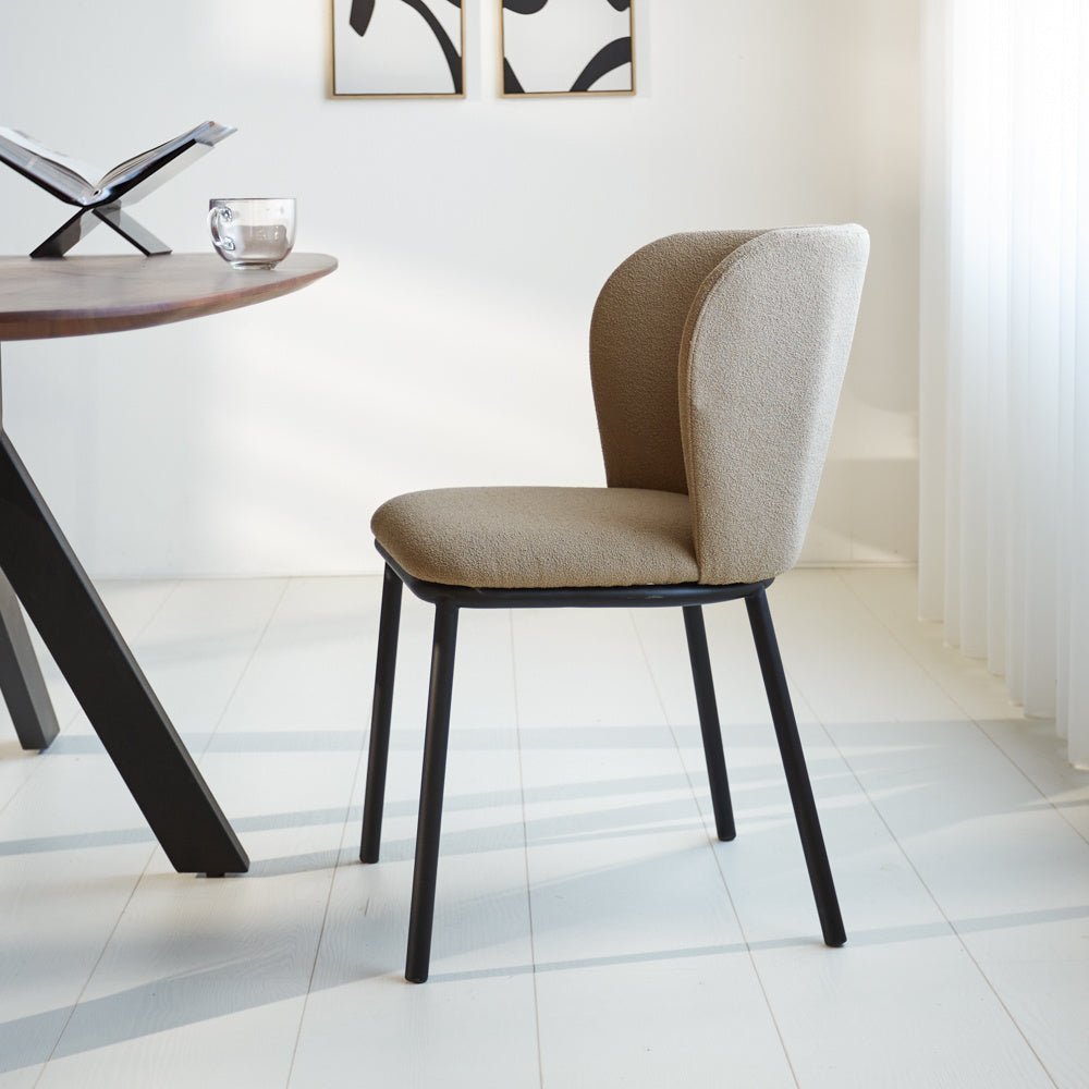 Spisestuestol Tess Dimehouse Taupe LxBxH 65x62x56 Stof Atmosfærisk foto fra siden