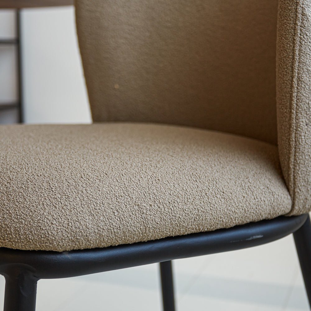 Spisestuestol Tess Dimehouse Taupe LxBxH 65x62x56 Stof Atmosfærisk fotodetalje