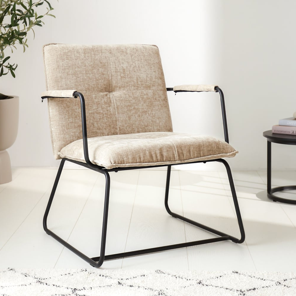 Hailey Chenille lænestol Dimehouse Beige LxBxH 66x64x37 Stof Atmosfærisk foto diagonalt set forfra