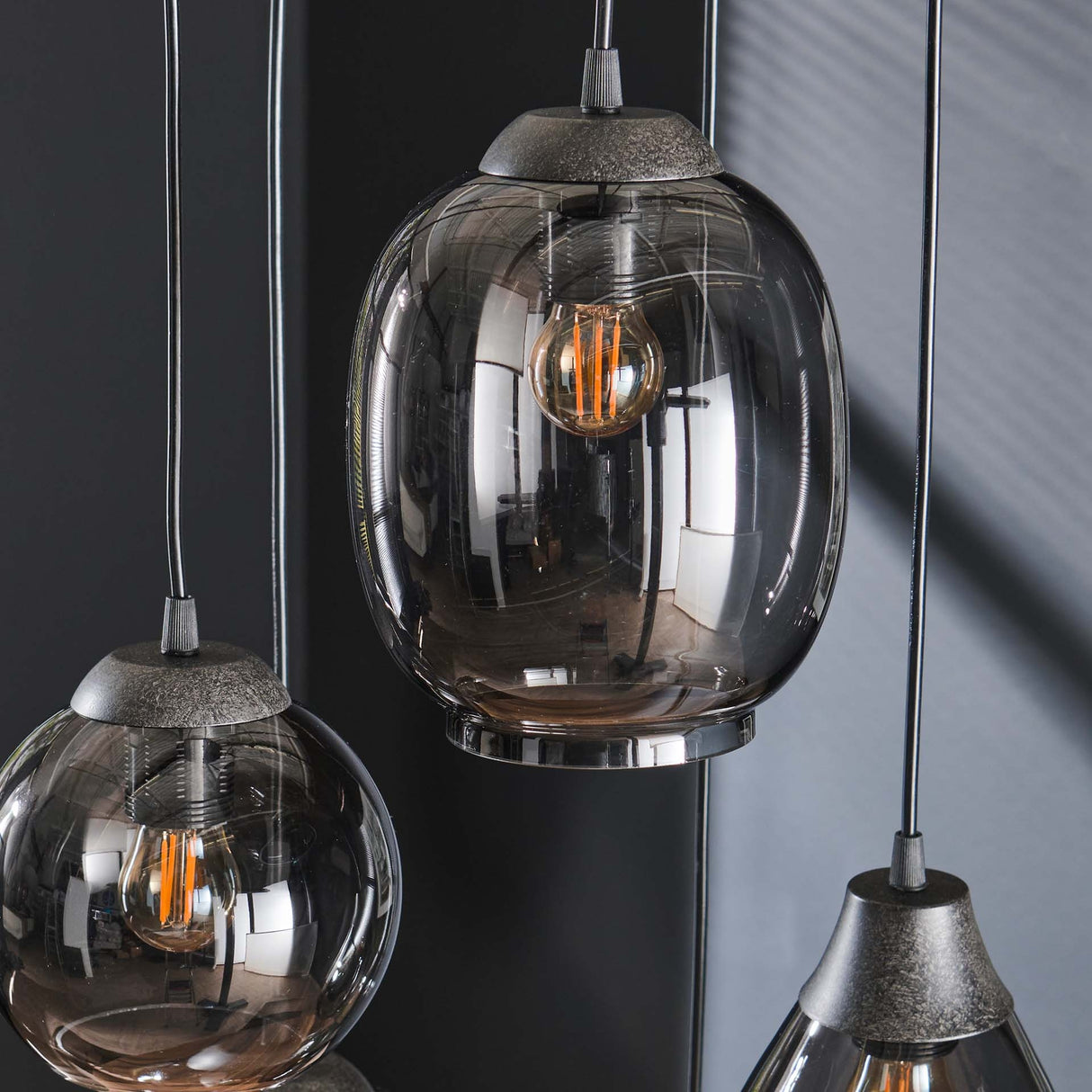 Hængelampe Felien Chrome DH Interiør Forkromet LxBxH 150x43x43 Glas Atmosfærisk fotodetalje