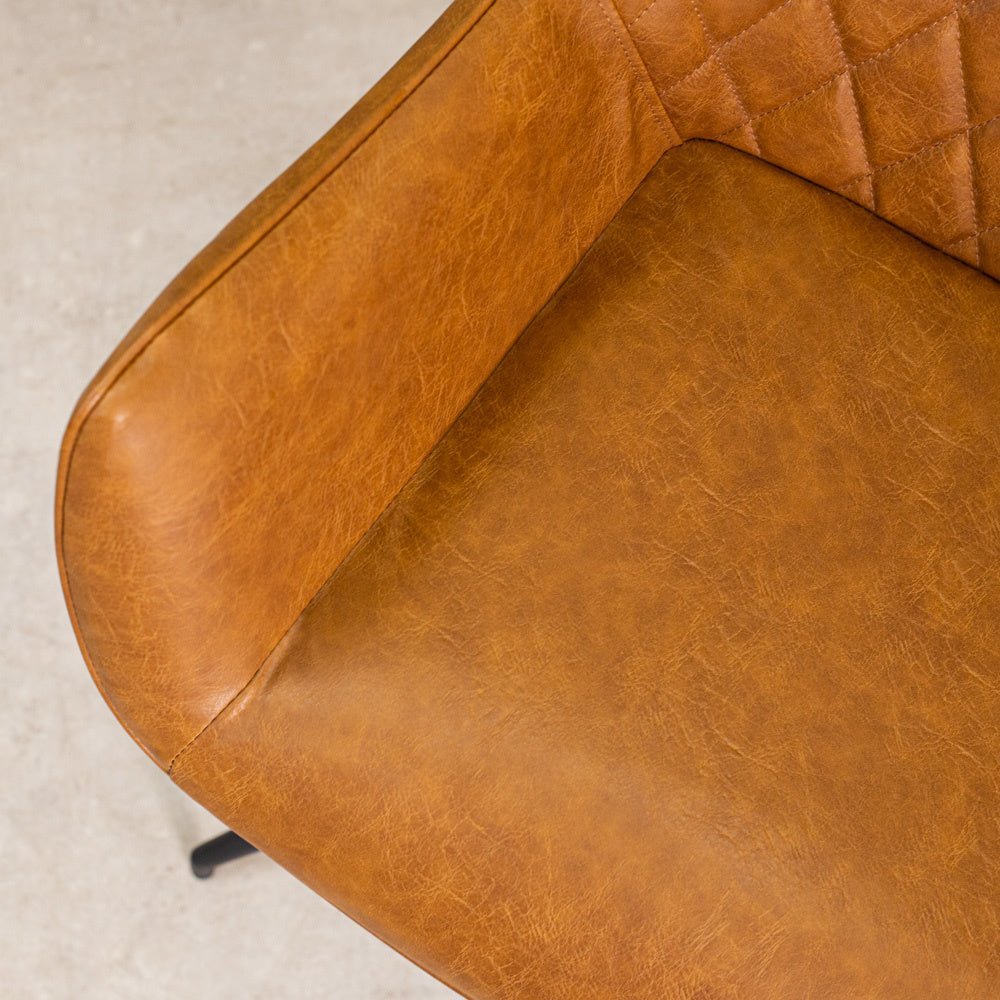 Spisestuestol Gian Dimehouse Cognac LxBxH 73x65x50 Kunstlæder Atmosfærisk fotodetalje