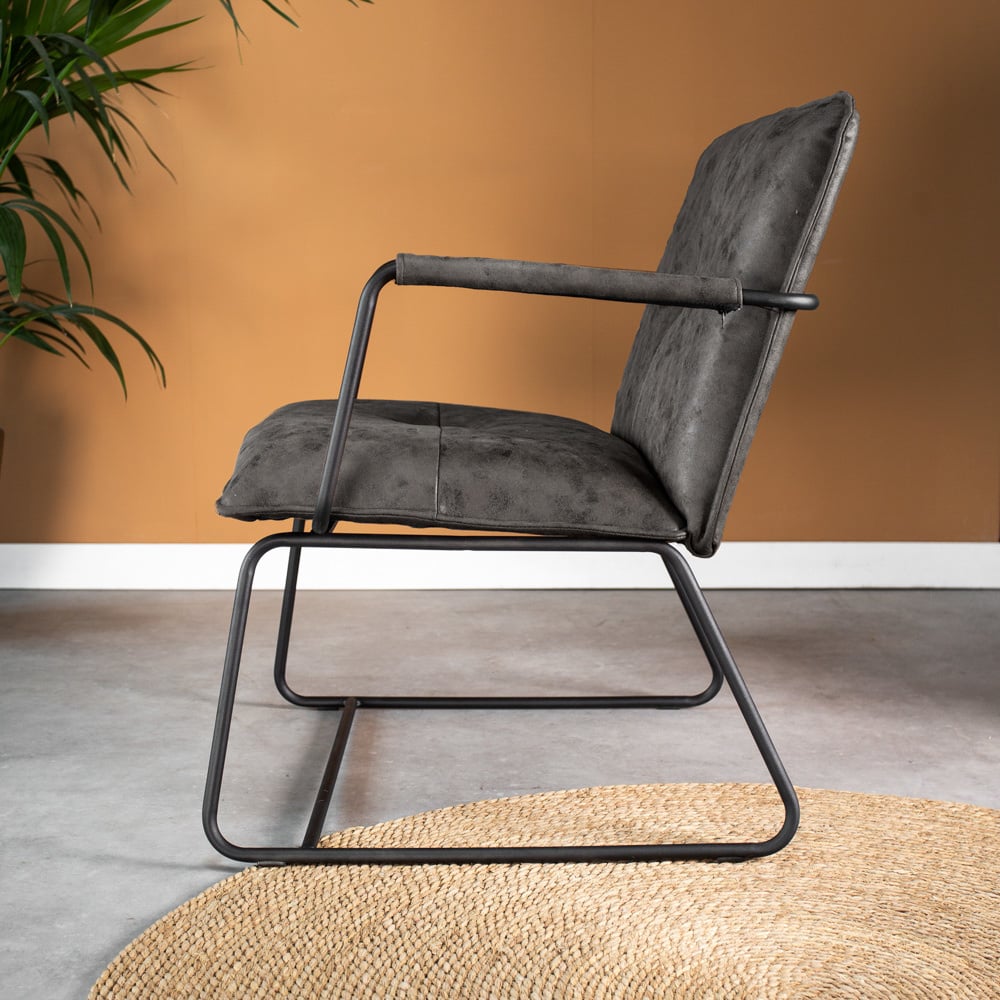 Hailey Ecoleather lænestol Dimehouse Antracit LxBxH 66x64x37 Øko-læder Atmosfærisk foto set fra siden