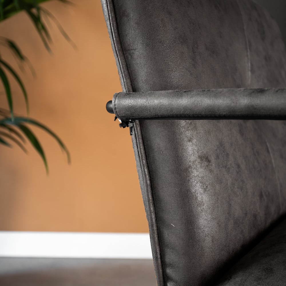Hailey Ecoleather lænestol Dimehouse Antracit LxBxH 66x64x37 Øko-læder Atmosfærisk fotodetalje