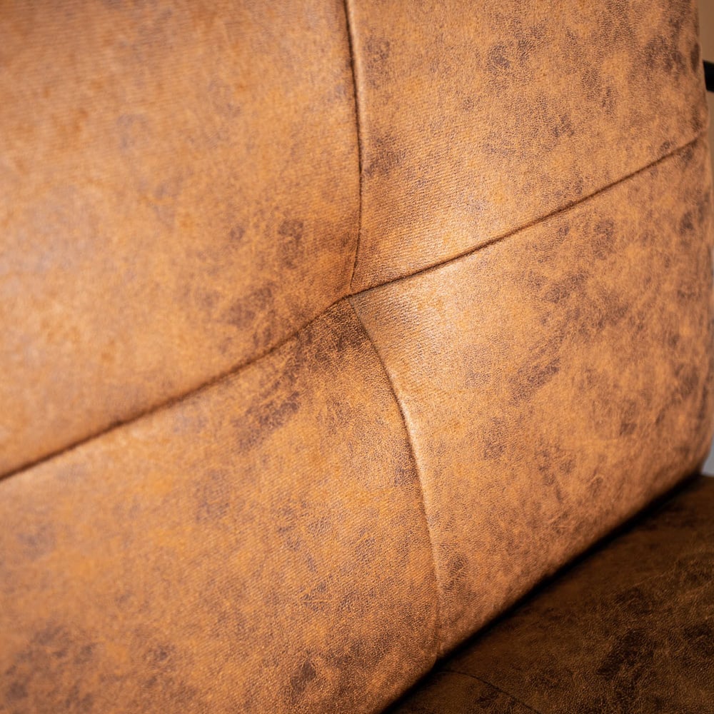 Hailey Ecoleather lænestol Dimehouse Cognac LxBxH 66x64x37 Øko-læder Atmosfærefoto anderledes