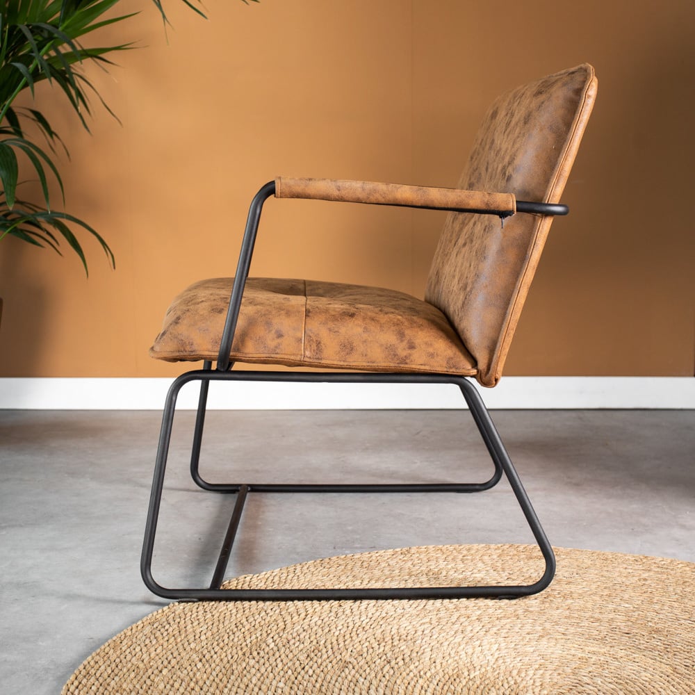 Hailey Ecoleather lænestol Dimehouse Cognac LxBxH 66x64x37 Øko-læder Atmosfærisk foto fra siden