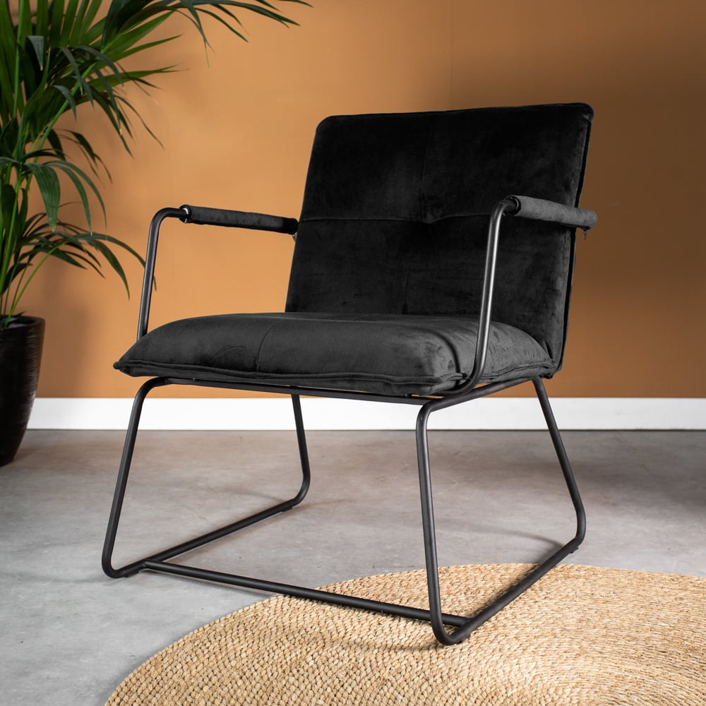 Hailey Velvet lænestol Dimehouse Mørkegrøn LxBxH 66x64x37 Velvet Atmosfærisk foto diagonalt set forfra