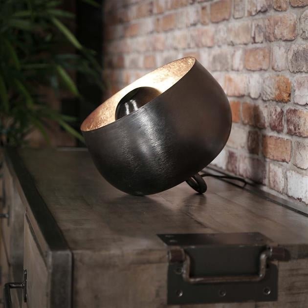Bordlampe Basel DH Interiør Sort LxBxH 31x29x29 Nikkel Atmosfærisk foto diagonalt set forfra