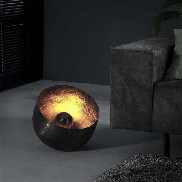 Bordlampe Basel DH Interiør Sort LxBxH 52x51x51 Nikkel Atmosfærisk foto diagonalt set forfra