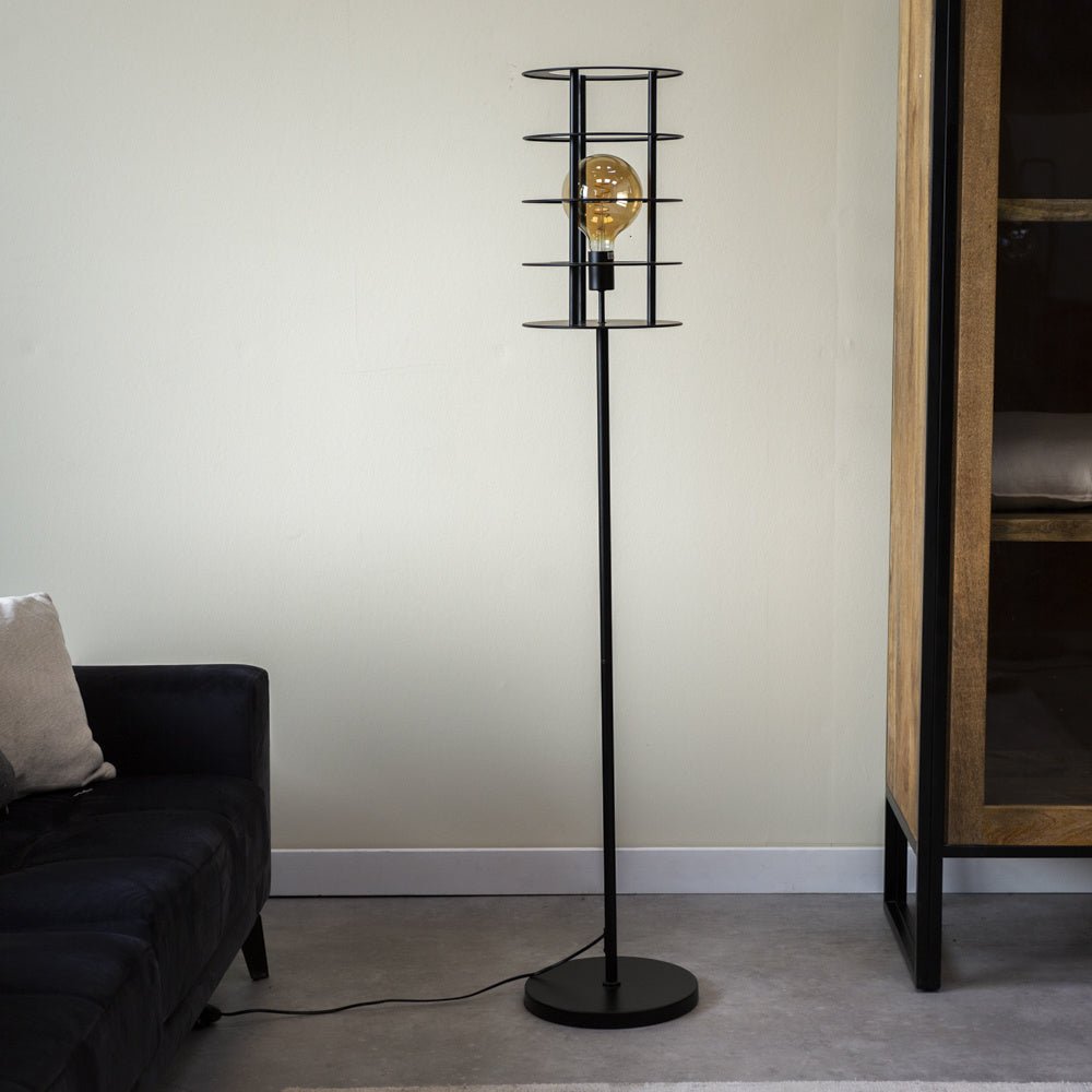 Gulvlampe Maya Dimehouse Sort LxBxH 51x36x33 Metal Atmosfærisk foto set forfra