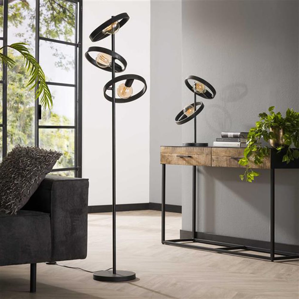 Gulvlampe Otan DH Interiør Charcoal LxBxH 57x38x26 Metal Atmosfærisk foto diagonalt set forfra