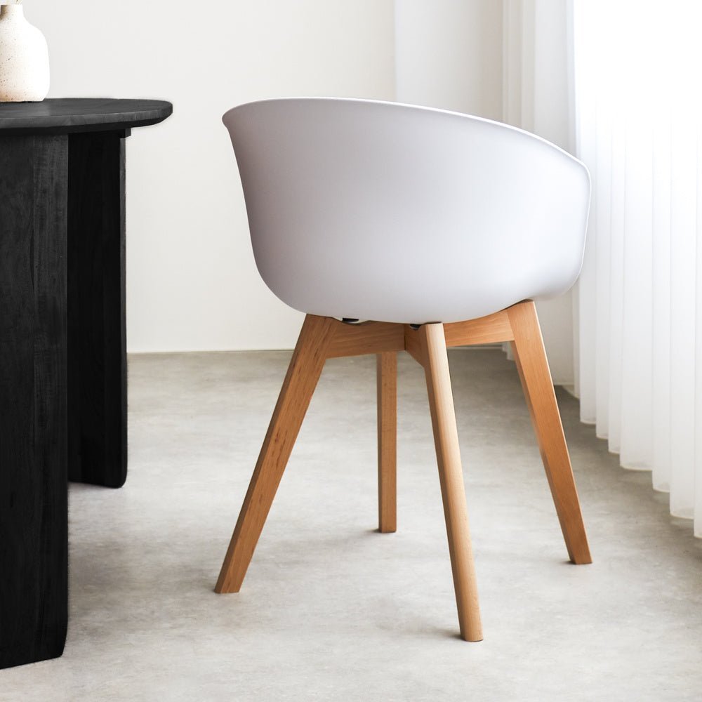 Herning spisestuestol Dimehouse Hvid LxBxH 68x60x51 Plast Atmosfærisk foto diagonalt set bagfra
